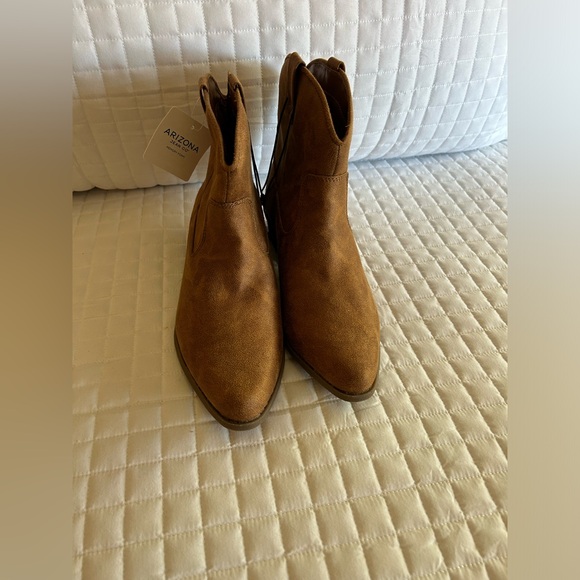 AJC110 short brown boots perfect for dresses or jeans. - Picture 2 of 6